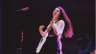 Jadi Cantik Apa Adanya Lewat Lagu Scars to Your Beautiful oleh Alessia Cara