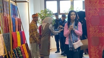 Selvi Ananda Dan Para Istri Menteri Belanja di Lombok, Transaksi Per Orang Capai Rp 50 Juta