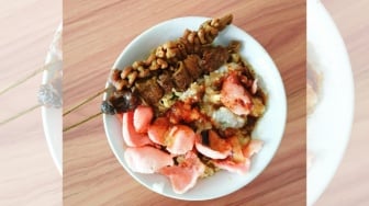 Aku Menyandarkan Kenangan dan Kenyamanan pada Semangkuk Bubur Ayam Sejak Pagi Itu