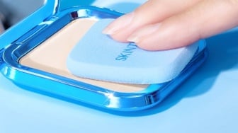 5 Rekomendasi Bedak Padat untuk Kulit Berjerawat, Aman Tak Menyumat Pori