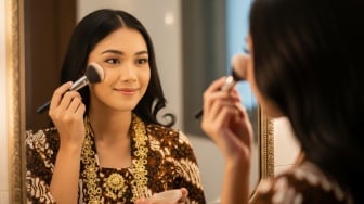 Daftar 6 Jenis Bedak Bikin Wajah Makin Glowing Saat Berkeringat, Makeup Tak Luntur dan Harga Murah!