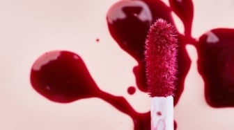 Rekomendasi Lip Tint Lokal 2025, Bikin Bibir Merona Auto Cantik Seharian