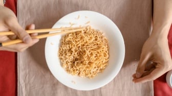 Semangkuk Mie Instan di Kosan: Cerita Persaudaraan yang Tak Terlupakan