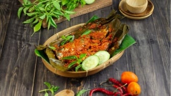 Dapur Kosan Tanpa Pepes Ikan: Cerita Rasa dan Rumah yang Tertinggal