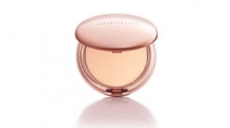 5 Bedak Wardah yang Tahan Lama dan Bikin Wajah Glowing, Anti Luntur Seharian