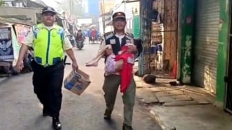 Bocah 7 Tahun Ditemukan Alami Luka Bakar dan Lebam di Pasar Kebayoran Lama, Diduga Ditinggal Ayah