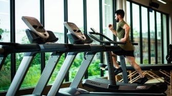 7 Sepatu Gym Pria Terbaik Lengkap dengan Harganya, Mulai Rp200 Ribuan Saja