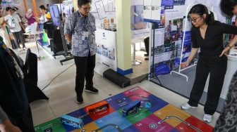 Warga mengunjungi pameran Jakarta Future Festival 2025: Collaborate to Elevate! di Taman Ismail Marzuki, Jakarta, Jumat (13/6/2025). [Suara.com/Alfian Winanto]