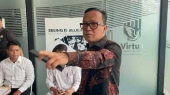 Keluarkan Rp7 Juta untuk Tebus Ijazah Eks Satpam, Wamenaker Noel: Perusahaan Membangkang Negara