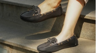Bosan Pakai Flat Shoes? Ini 4 Pilihan Sepatu Moccasin Stylish Buat Ngantor!