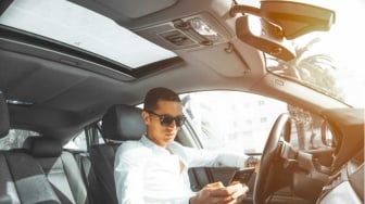 7 Rekomendasi Mobil Rp300 Jutaan dengan Sunroof: Mewah Budget Irit!