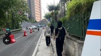 Viral Pejalan Kaki Protes Trotoar di Belakang GI Makin Sempit, Pramono: Akan Kami Tertibkan!