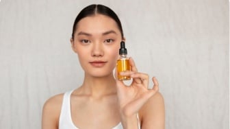 Kulit Kusam Ganggu Penampilan? Atasi dengan 6 Skincare Punya Bahan Aktif Ini