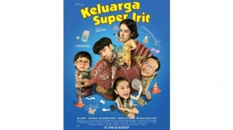 Review Film Keluarga Super Irit: Lebih dari Sekadar Komedi, Satir Ringan yang Kena Banget!