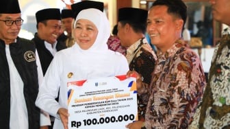 Gubernur Khofifah Salurkan Bantuan Rp6,37 M: Perkuat Perlindungan Sosial dan Pemberdayaan Masyarakat