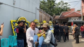 Detik-detik Kedatangan Jenazah Gustiwiw: Ibu dan Kekasih Histeris di Rumah Duka