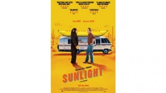 Review Film Sunlight: Kisah Emosional di Balik Kostum Monyet