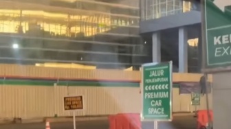 Viral Parkir Bandara Sultan Hasanuddin Rp100 Ribu Dijaga Anggota TNI, Ini Penjelasan Angkasa Pura