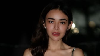 Hidupnya Dinilai Makin Kacau, Amanda Manopo Tampil Seksi saat Liburan di Pantai