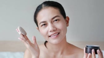 Biar Wajah Tetap Fresh, Ini 5 Bedak Terbaik 2025 untuk Kulit Berminyak & Berjerawat