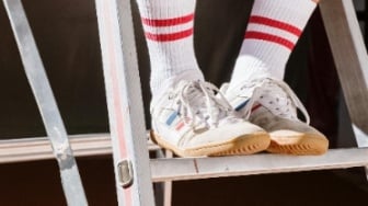 6 Sepatu Lokal Unisex Terbaik, Ada Brand Legendaris yang Gak Pernah Mati Gaya!