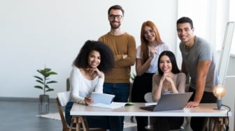 Sisi Gelap Internship di Industri Kreatif: Magang atau Kerja Rodi?