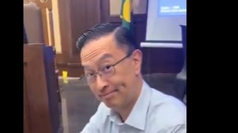 Viral Mendadak jadi 'Tukang Kayu' di Sidang, Tom Lembong Ngeluh: Mengganggu