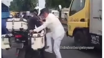 Video Momen Dedi Mulyadi Turun dari Mobil: Naik Motor Patwal Tanpa Helm Berujung Kena Tilang