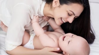 Kulit Bayi Sehat, Tidur pun Nyenyak: Pentingnya Pilih Popok yang Tepat di Iklim Tropis