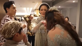 Safeea Anak Mulan Jameela Cium Tangannya, Tatapan Maia Estianty Disorot