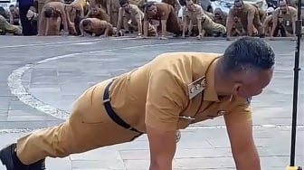 Wakil Wali Kota Bogor Hukum ASN dengan Push-Up Massal, Ternyata Ini Alasannya!