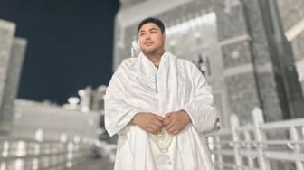 Pulang Haji, Ivan Gunawan Kini Risi Posting Gaun Rancangannya yang Terbuka