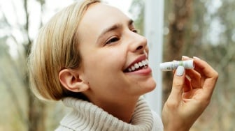 5 Rekomendasi Lip Serum Murah yang Mengandung Vitamin E: Solusi Bibir Lembap dan Cerah!