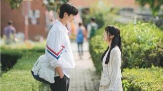 Ulasan Lovely Runner: Kisah Fans Fanatik yang Relate dan Bikin Iri