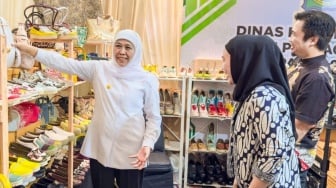 Wapres Gibran Tinjau Bazar Blitar Djadoel, Gubernur Khofifah Komitmen Berdayakan Koperasi dan UMKM