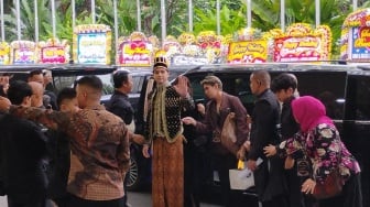 Andre Taulany Berulah Lagi, Karangan Bunga Nyeleneh Nongol di Ngunduh Mantu Al Ghazali