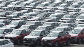 Deretan unit mobil terparkir di pabrik Hyundai Motor Manufacturing Indonesia (HMMI), Cikarang, Kabupaten Bekasi, Jawa Barat, Rabu (18/6/2025). [ANTARA FOTO/Indrianto Eko Suwarso/tom]