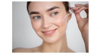 6 Rekomendasi Peeling Serum Buat Hilangkan Chicken Skin, Kulit Halus Bebas Gradakan