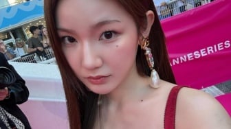 4 Inspirasi Gaya City Girl Simpel ala Lee Eun Saem yang Bikin Pangling!
