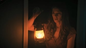 Review Film It Feeds: Teror Trauma yang Mengintai di Balik Pikiran