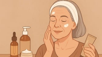 3 Rekomendasi Skincare Terjangkau untuk Usia 50 Tahun: Kulit Cerah dan Kencang