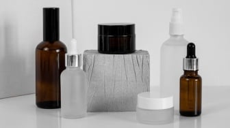 3 Cara Gampang Cek Ingredient Skincare: Bisa Lewat Label, Website, dan Aplikasi!
