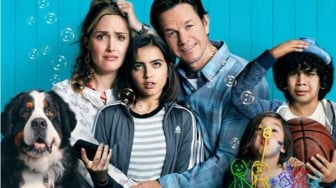 6 Rekomendasi Film tentang Hubungan Anak dan Orang Tua, Penuh Haru!