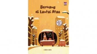Review Buku Beruang di Lantai Atas: Metafora tentang Jiwa yang Rindu Kebebasan