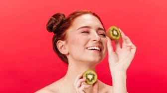 Guava Girl Glow: Tren Makeup Tropis yang Sedang Viral di Tahun 2025