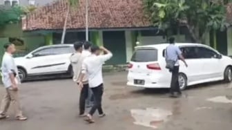 Ijazah Ditahan, Puluhan Alumni Ponpes Al Dzikri Geruduk Kemenag Kota Serang