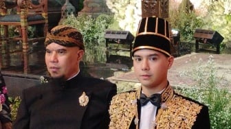 Al Ghazali dan Alyssa Daguise Mau Bulan Madu ke Afrika, Ahmad Dhani: Honeymoon Main Tarzan-Tarzanan!