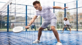 5 Rekomendasi Sepatu Buat Paddle, Stylish Bikin Makin Pede Olahraga