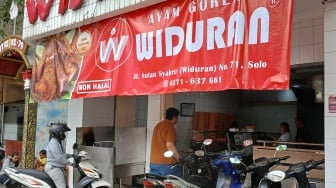 Sempat Viral, Ayam Goreng Widuran Kini Buka Lagi, Tapi Ada Tulisan....