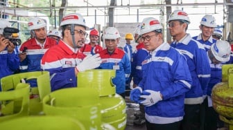 Mendag Sambangi SPBE Rewulu, Pastikan Ketepatan Takaran LPG 3 Kg